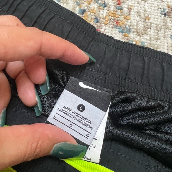 Men’s Nike swimming shorts - Picture 5 of 6